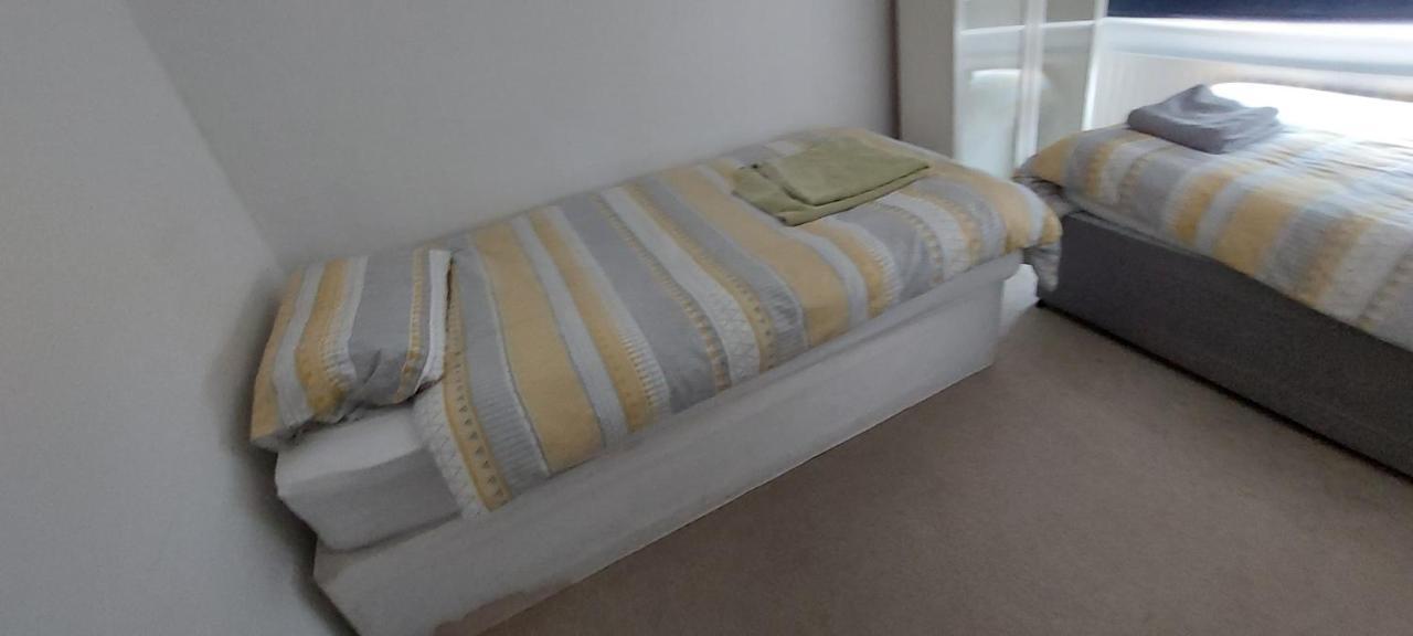 Casa vacanze 3 Bedroom House Wimbledon Londra
