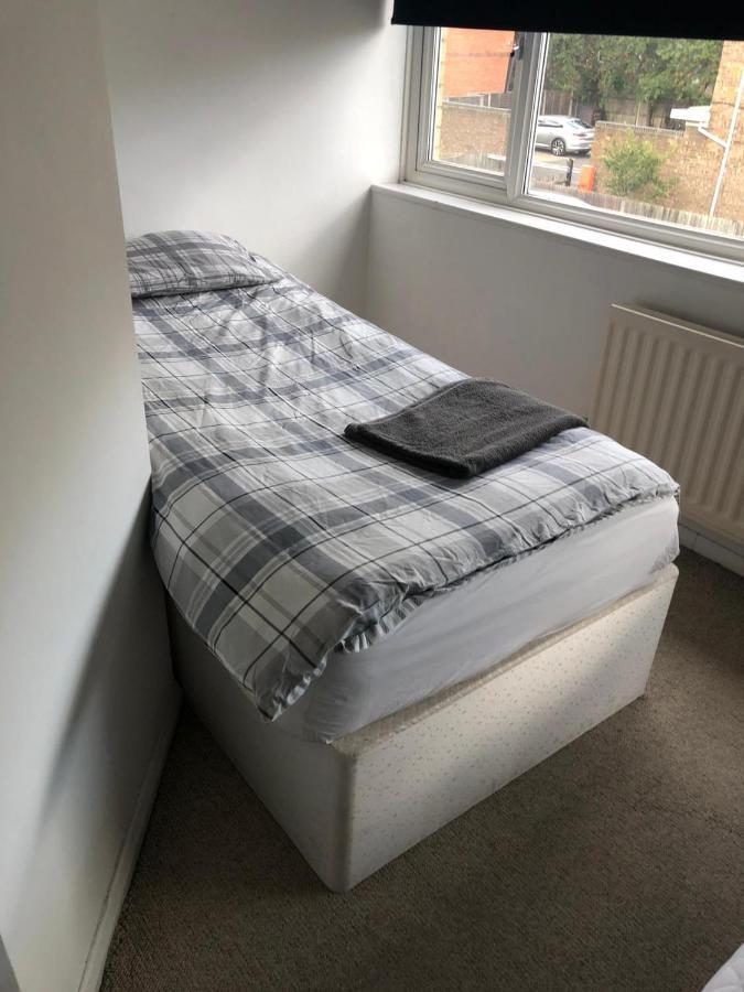 Casa vacanze 3 Bedroom House Wimbledon Londra